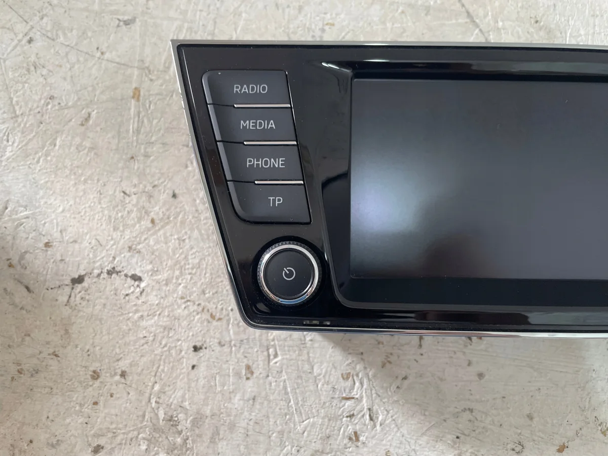 Skoda Fabia III Display Radio 6V0919604B image 3