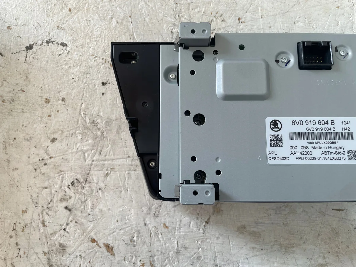 Skoda Fabia III Display Radio 6V0919604B image 9