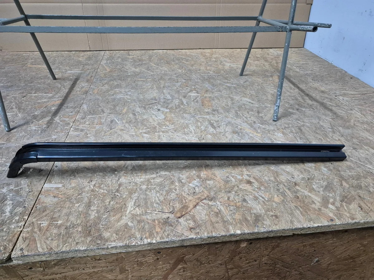 Renault Trafic IV 4/3 Führungsschiene Tür Rechts