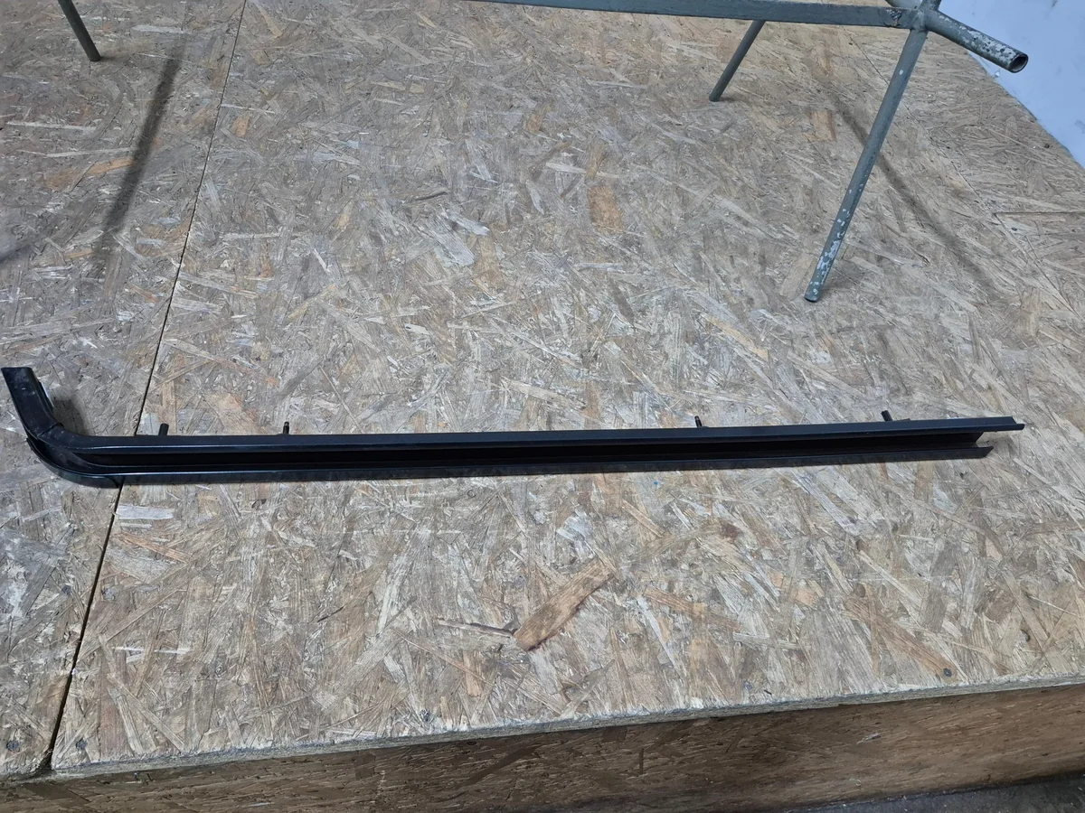 Renault Trafic IV 4/3 Führungsschiene Tür Rechts image 4