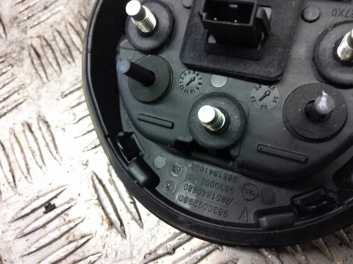 Microinterruptor Maletero Opel Corsa F 9830092980 image 6