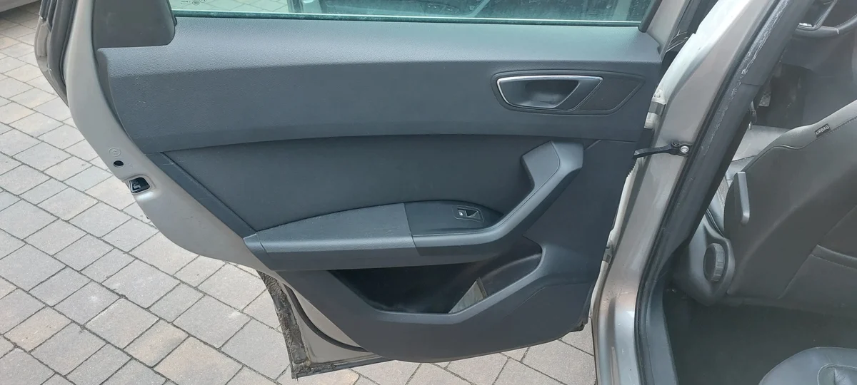 Seat Ateca vasen takaoven verhoilu