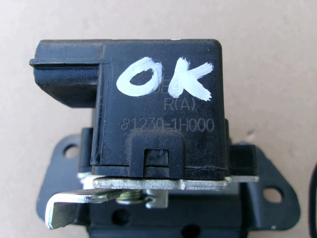 Kia Venga Heckklappenschloss 81230-1H000 image 3