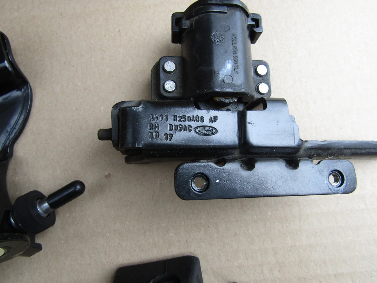 Bisagra Puerta Trasera Derecha Ford B-MAX image 4