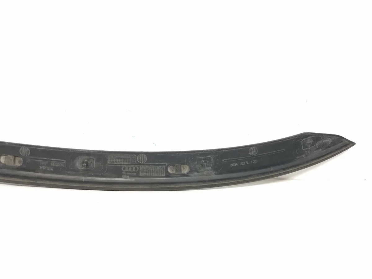 Lijst op motorkap Audi Q5 FY 80A823125 image 6