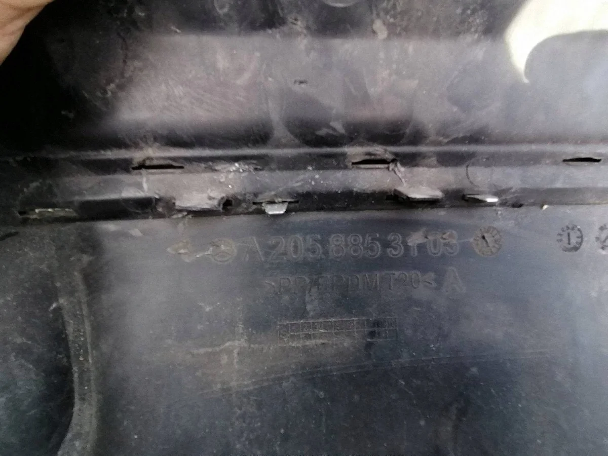 Spoiler Difusor Mercedes W205 Usado image 5