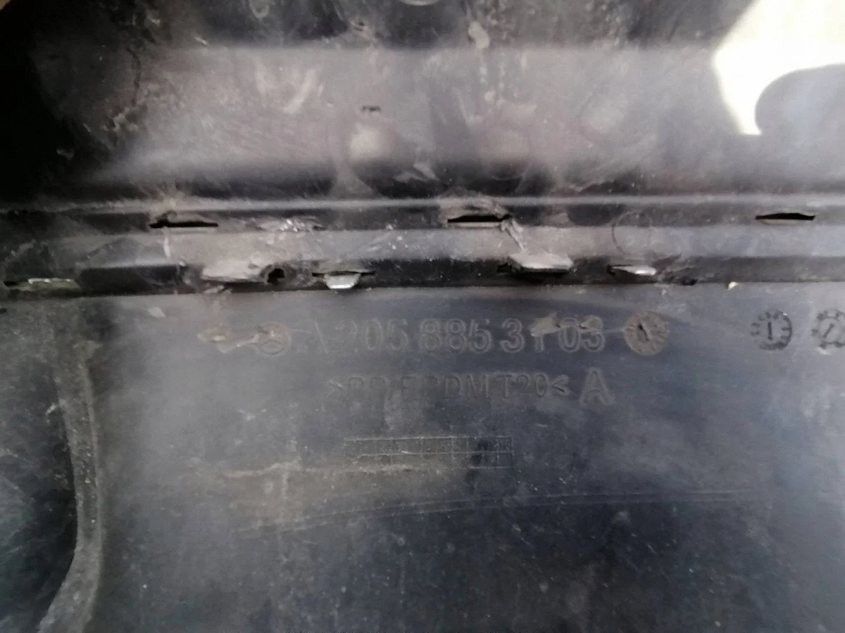 Spoiler Difusor Mercedes W205 Usado image 7