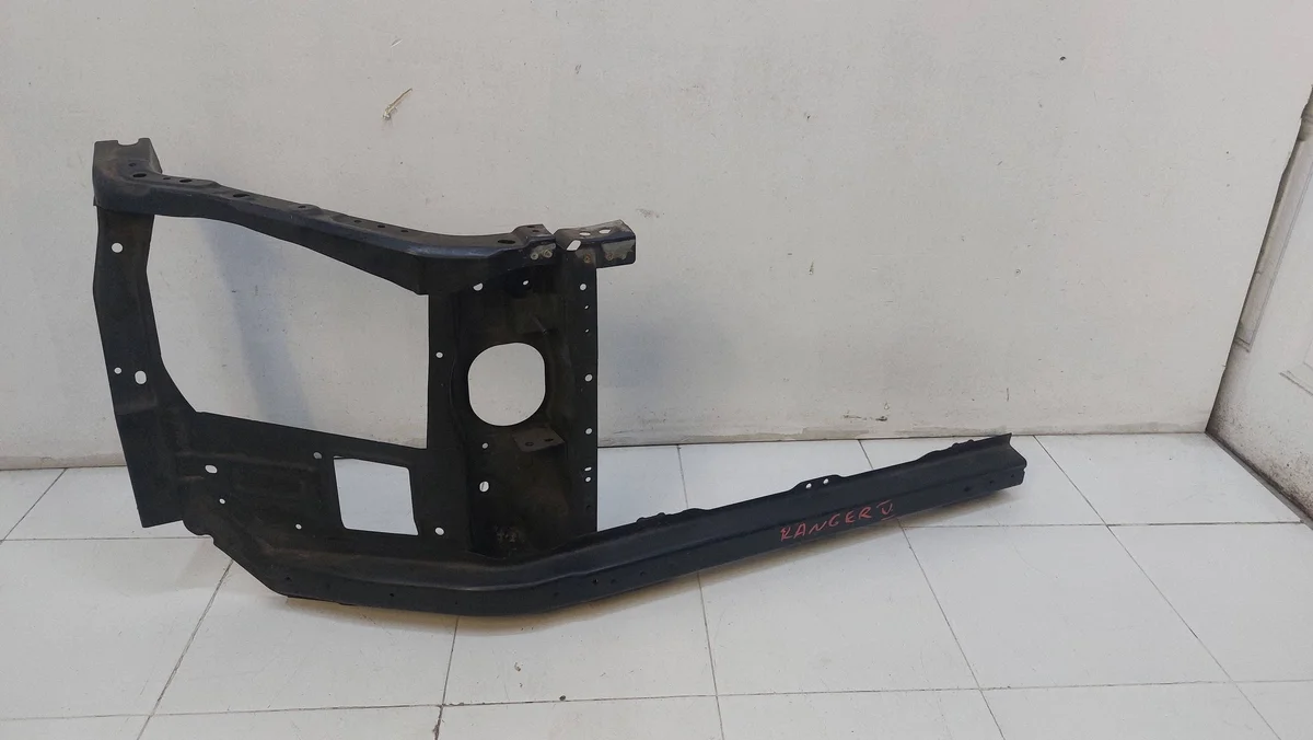 Ford Ranger V 19r> Oikea etupuskurin osa
