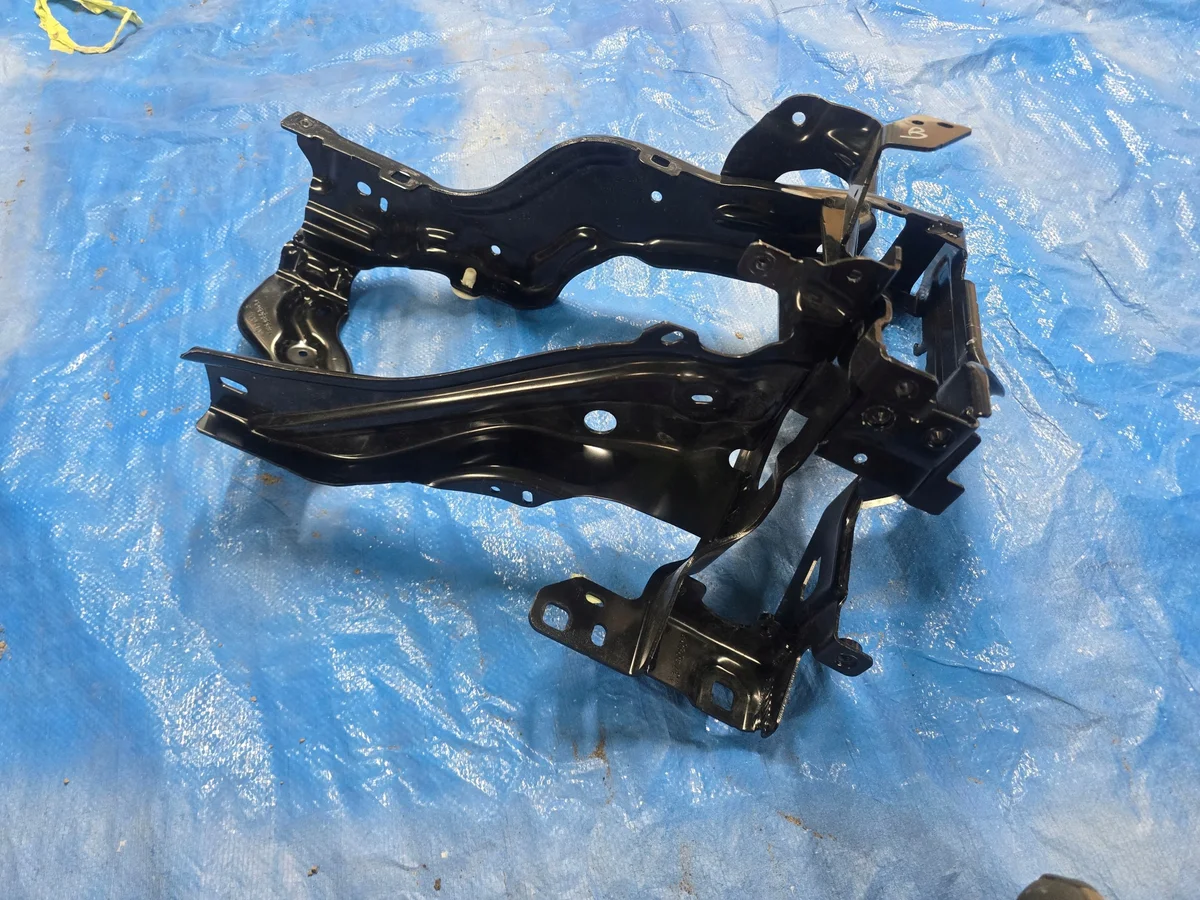 BMW X7 G07 vasen ajovalon pidike image 5
