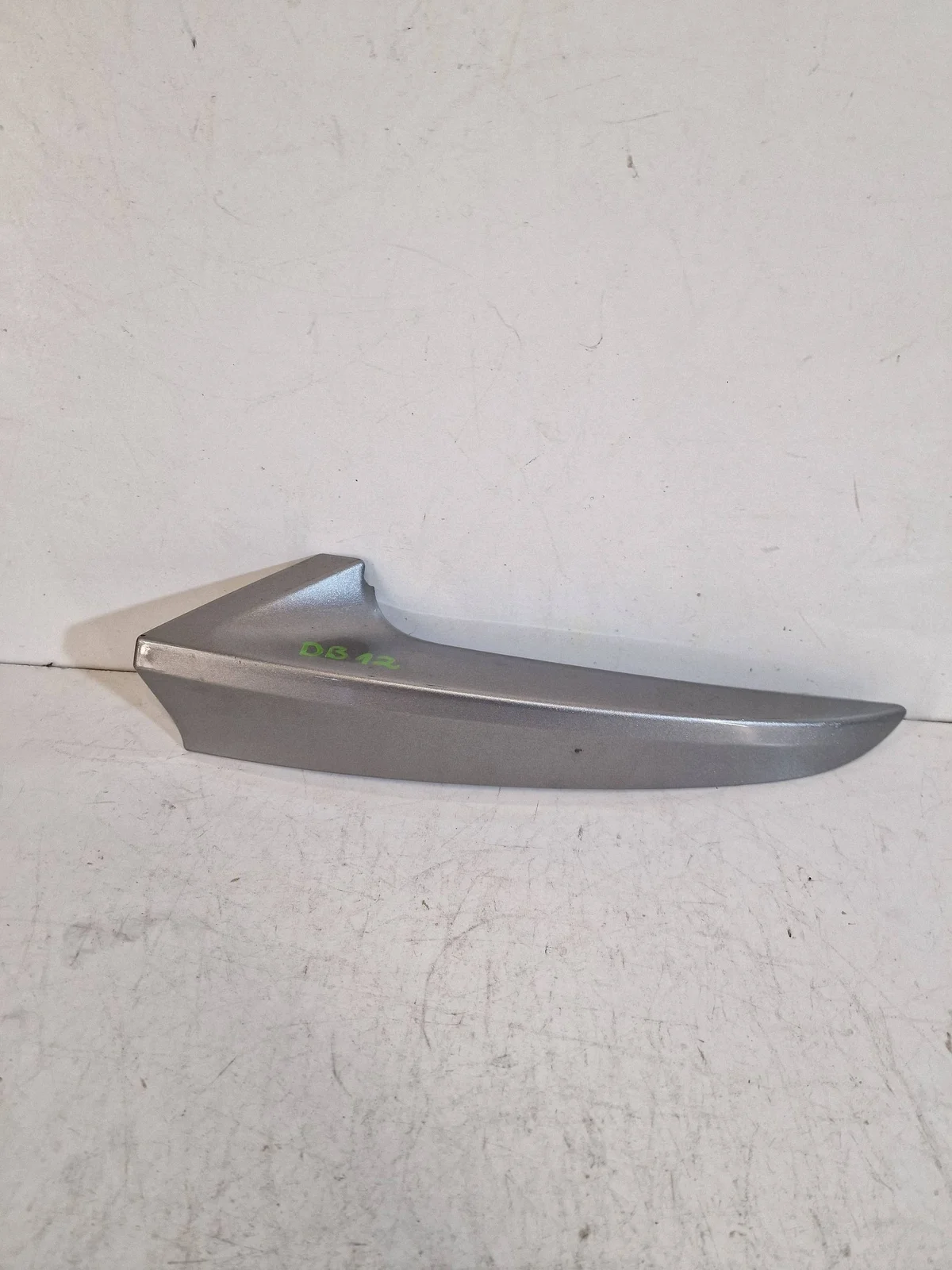 Ramka Lampy Tylnej Aston Martin DB12 KY5313A538