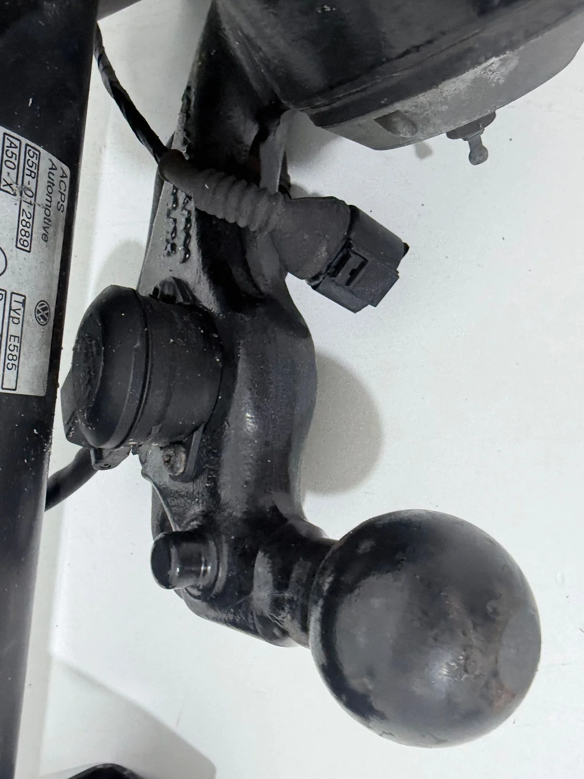 Vetokoukku Volkswagen ID.4 Käytetty 11A803881D image 9