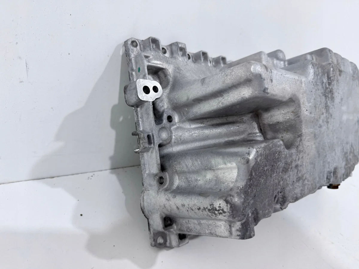 Volvo Ölkühler 30777739 gebraucht image 3