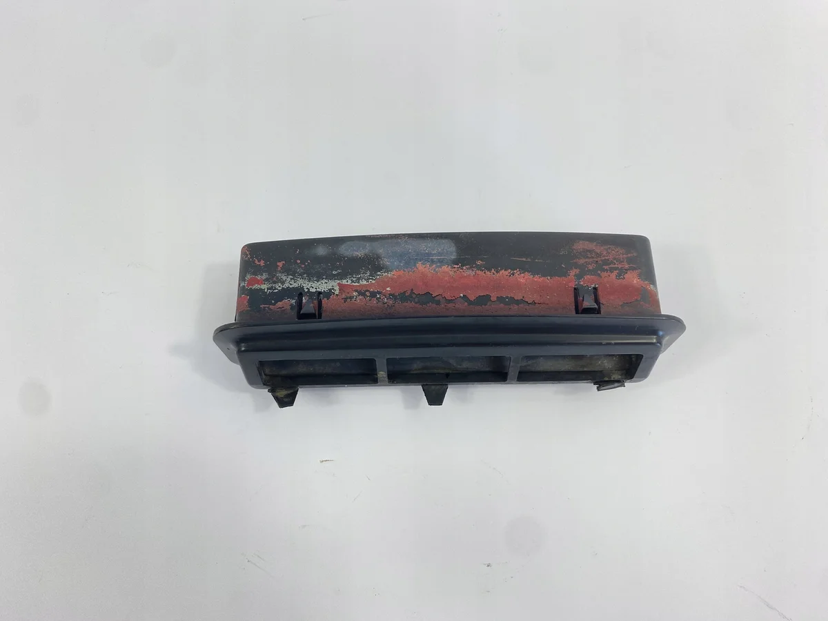 Grille ventilation coffre Mercedes R107 image 3