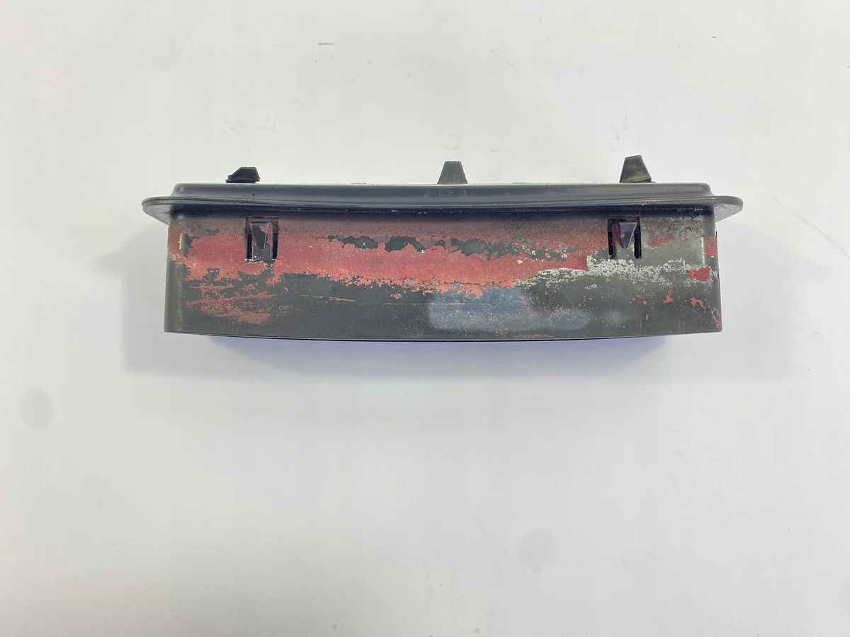 Grille ventilation coffre Mercedes R107 image 10