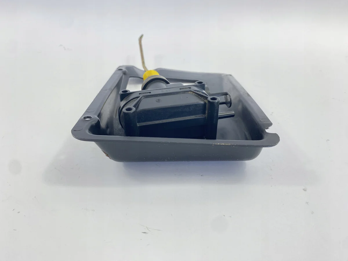 Zentralverriegelungsaktuator Heckklappe Mercedes R107 image 3