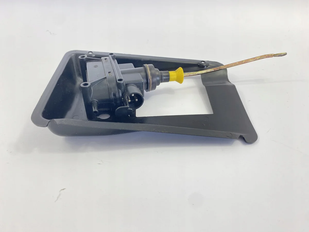 Zentralverriegelungsaktuator Heckklappe Mercedes R107 image 4