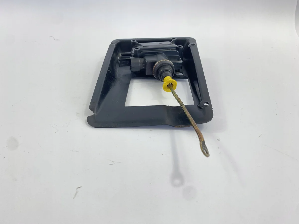 Zentralverriegelungsaktuator Heckklappe Mercedes R107 image 5