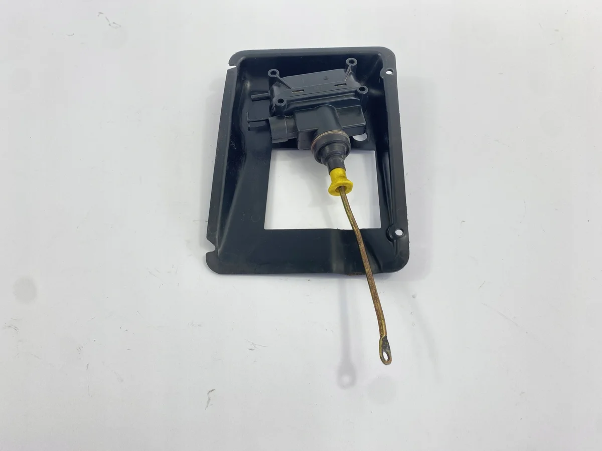 Zentralverriegelungsaktuator Heckklappe Mercedes R107 image 6