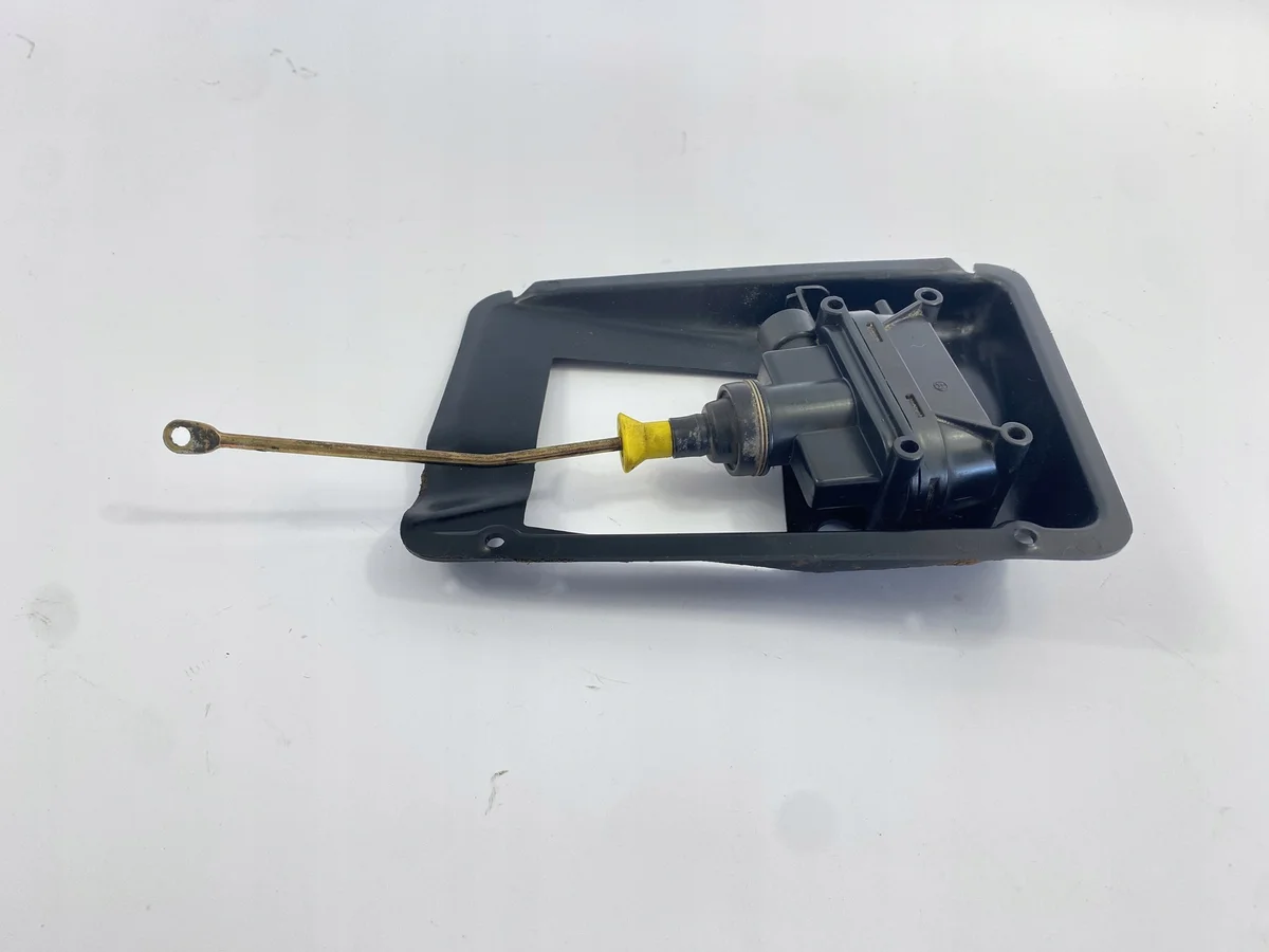 Zentralverriegelungsaktuator Heckklappe Mercedes R107 image 7
