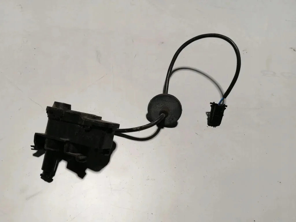 Attuatore sportello carburante VW Polo 6R 6R0810773E