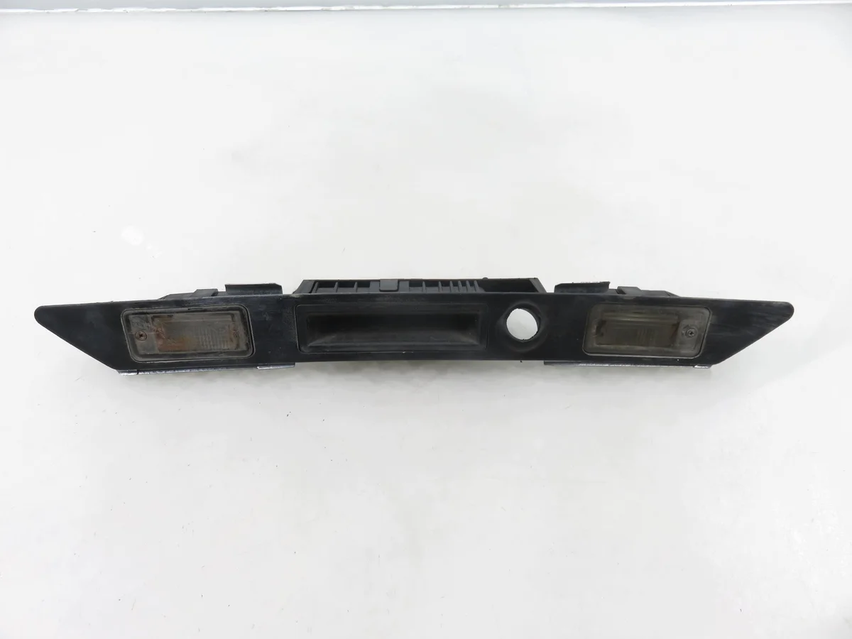 Bouton hayon Audi A6 (4F2, C6) 8E0827657D