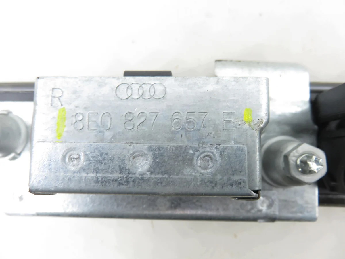 Bouton hayon Audi A6 (4F2, C6) 8E0827657D image 3