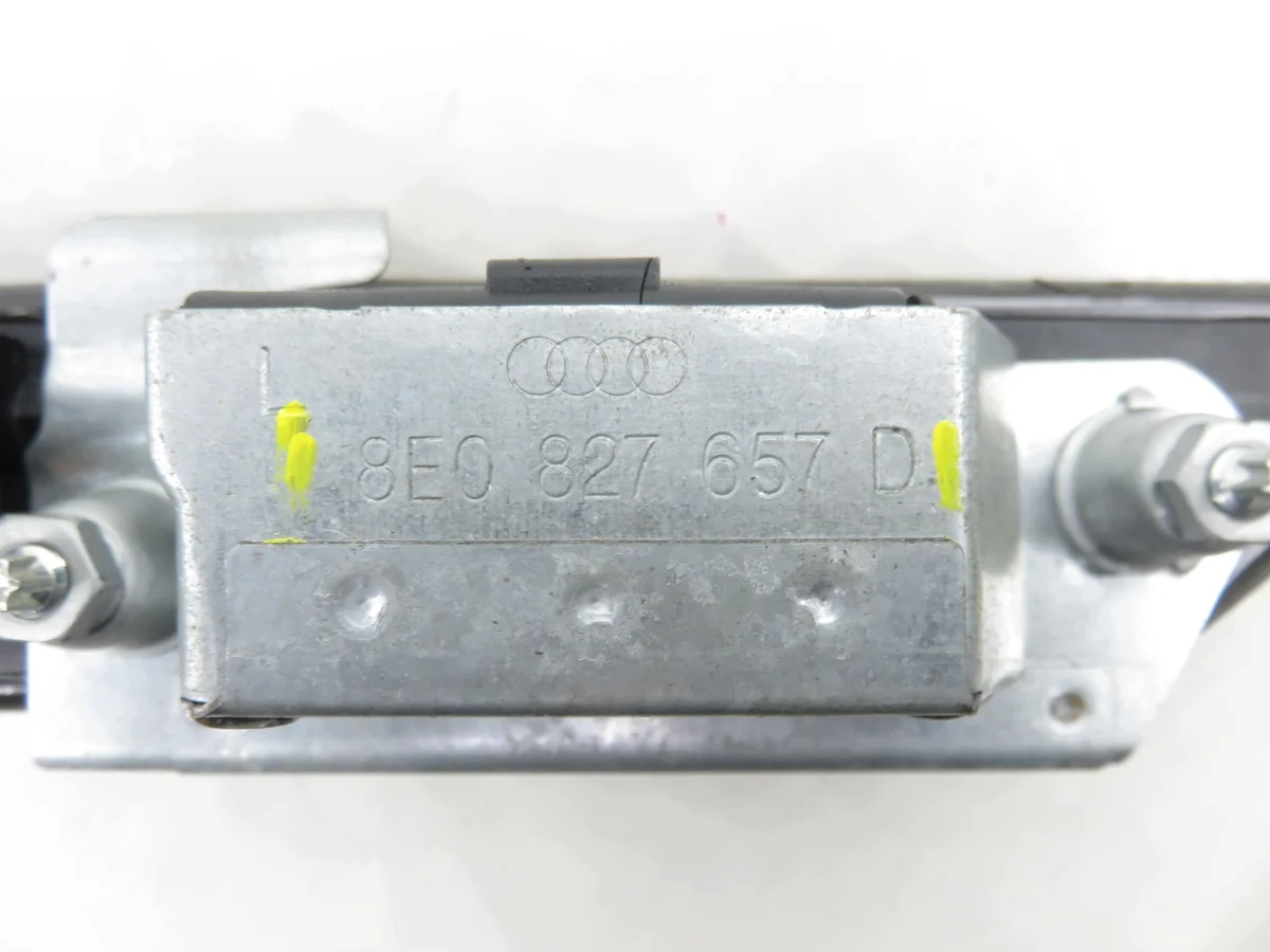 Bouton hayon Audi A6 (4F2, C6) 8E0827657D image 4