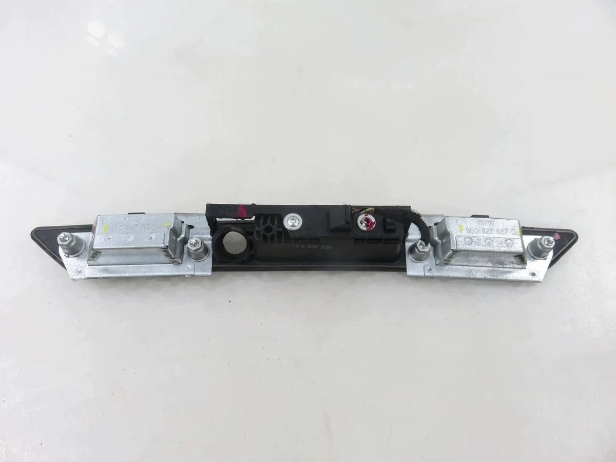 Bouton hayon Audi A6 (4F2, C6) 8E0827657D image 7