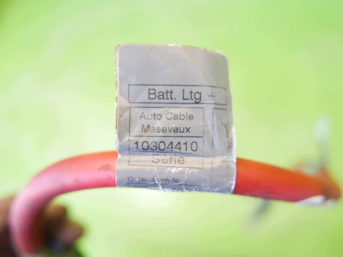 BMW E91 325d 3.0 D 04-08 Batteriepol image 3