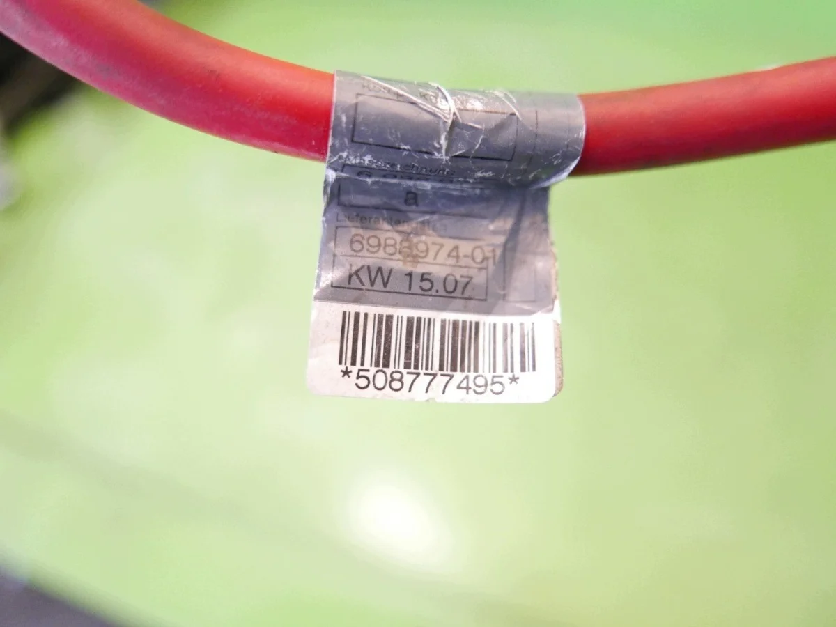 BMW E91 325d 3.0 D 04-08 Batteriepol image 4