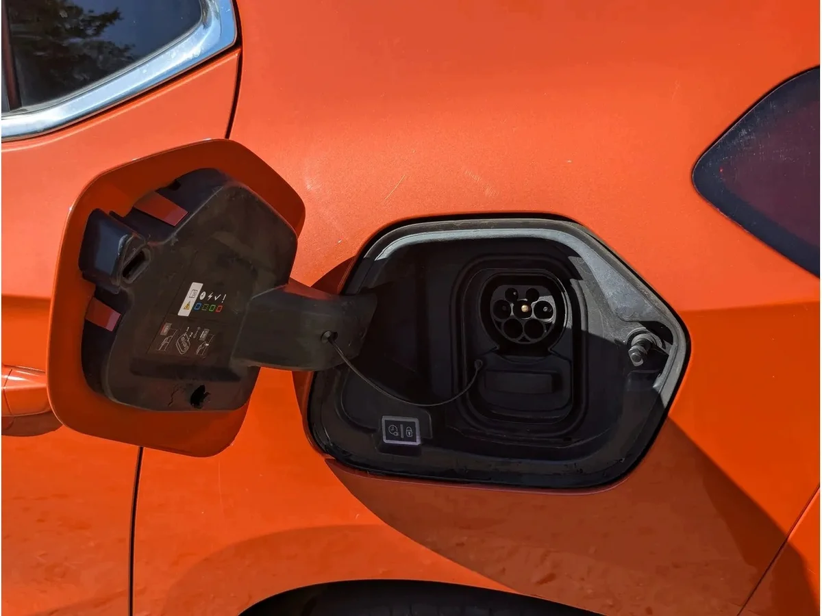 Vauxhall Corsa Couvercle Port Charge Gauche image 3