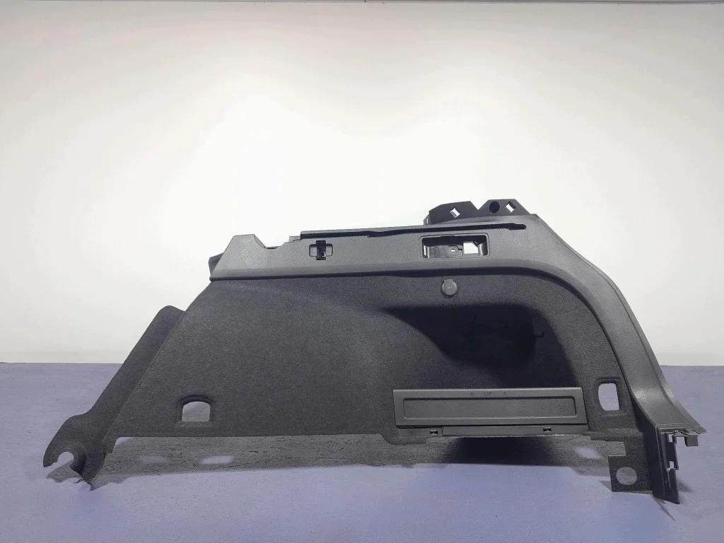VW Passat B8 LIFT 19- Seitenverkleidung Kofferraum rechts