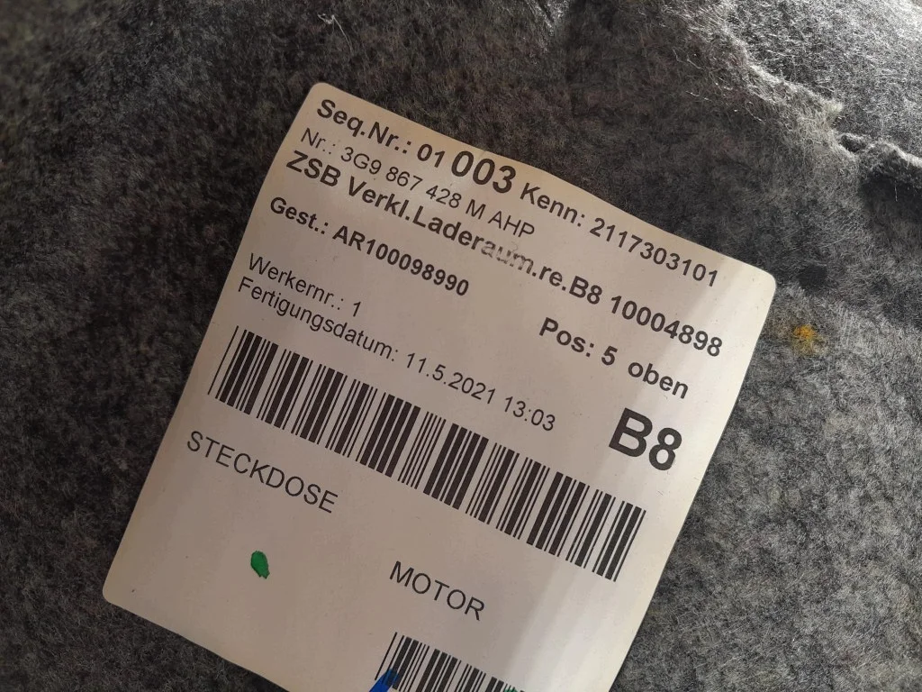 VW Passat B8 LIFT 19- Seitenverkleidung Kofferraum rechts image 5