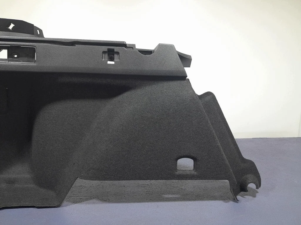 VW Passat B8 sidopanel bagage vänster image 3