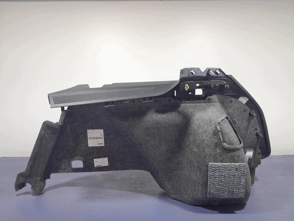 VW Passat B8 sidopanel bagage vänster image 4