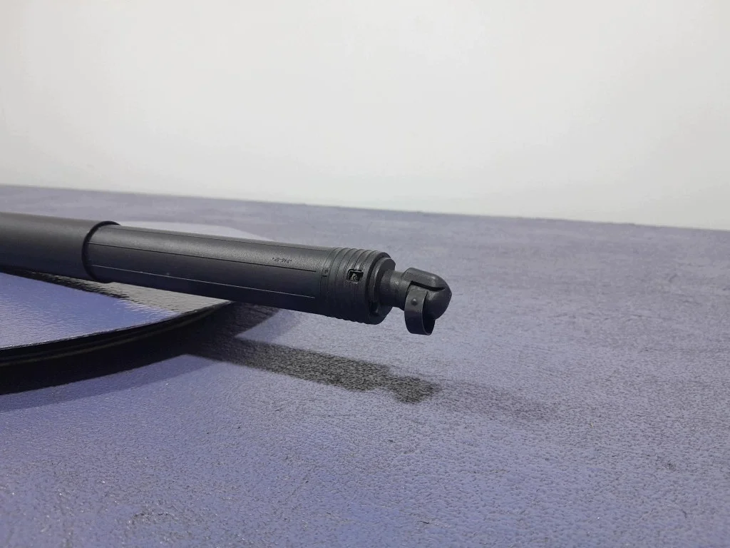 VW Passat B8 Lift 19- Klappe Gasdruckfeder 3G9827851G image 3