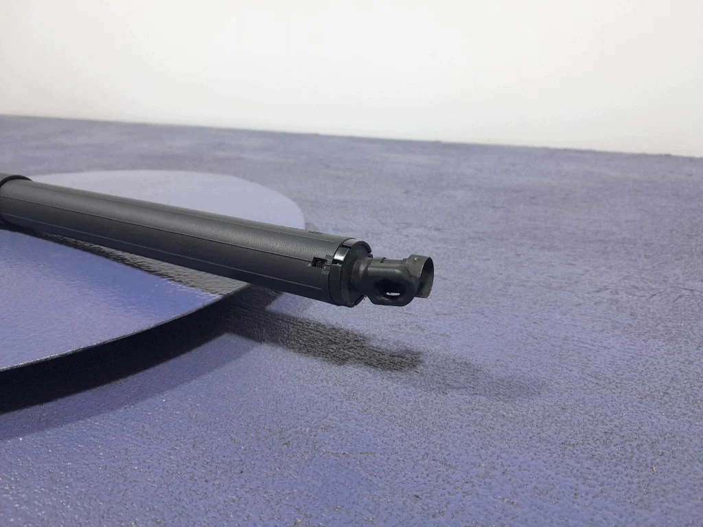 VW Passat B8 Lift 19- Klappe Gasdruckfeder 3G9827522A image 4