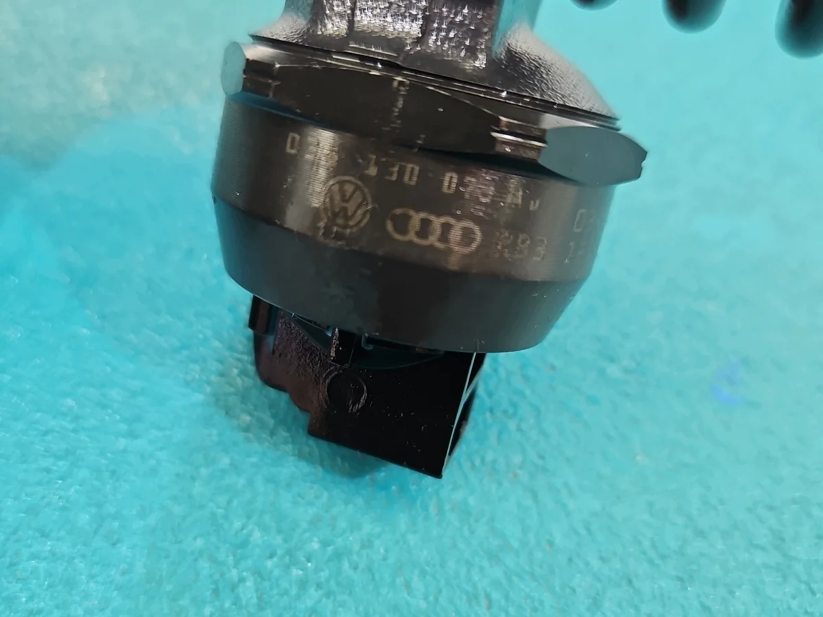 Injektor 1.9 TDI gebraucht 0414720037 image 3