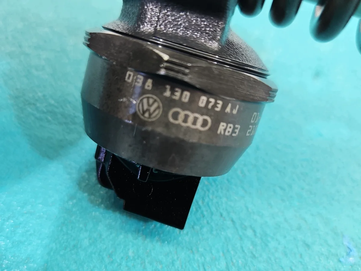 Inyector 1.9 TDI Usado 0414720037 image 3