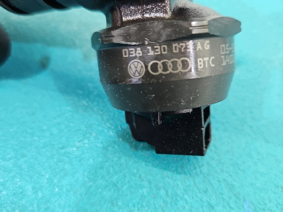 Injektor 1.9 TDI gebraucht 0414720215 image 3
