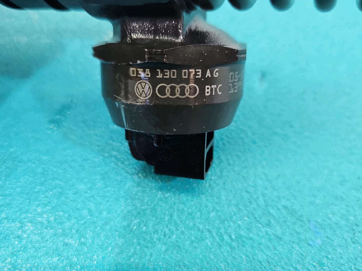 Inyector 1.9 TDI Usado 0414720215 image 3