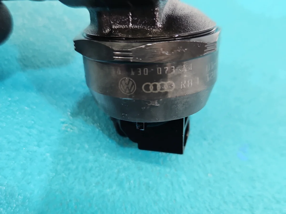 Injektor 1.9 TDI gebraucht 0414720037 image 3
