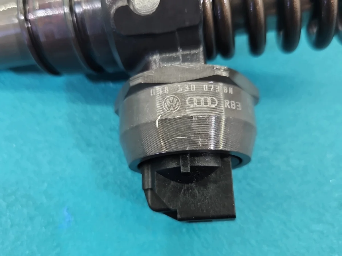 Inyector 1.9 TDI Usado 0414720313 image 3