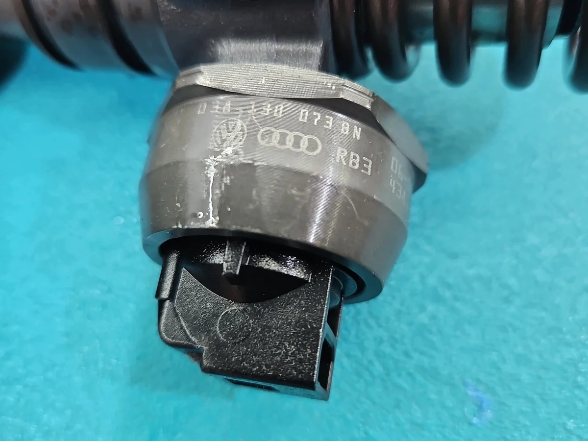 Inyector 1.9 TDI Usado 0414720313 image 3
