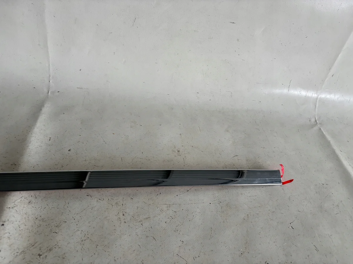 Gouttière vitre avant droite Audi A3 8V image 3