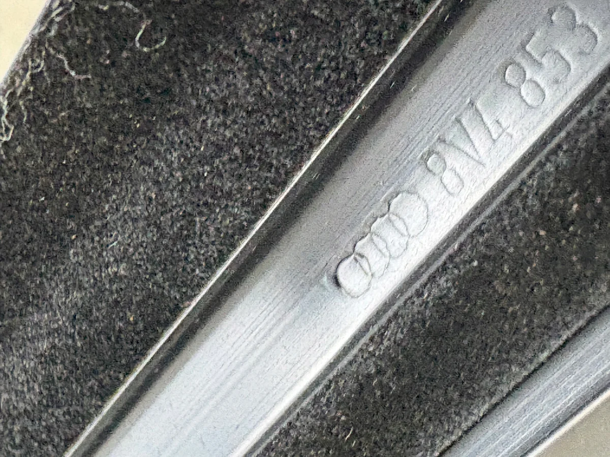 Gouttière vitre avant droite Audi A3 8V image 9
