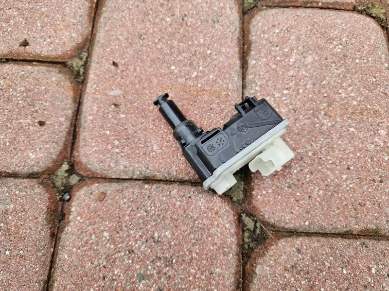 Attuatore serratura sportello carburante Opel Corsa F