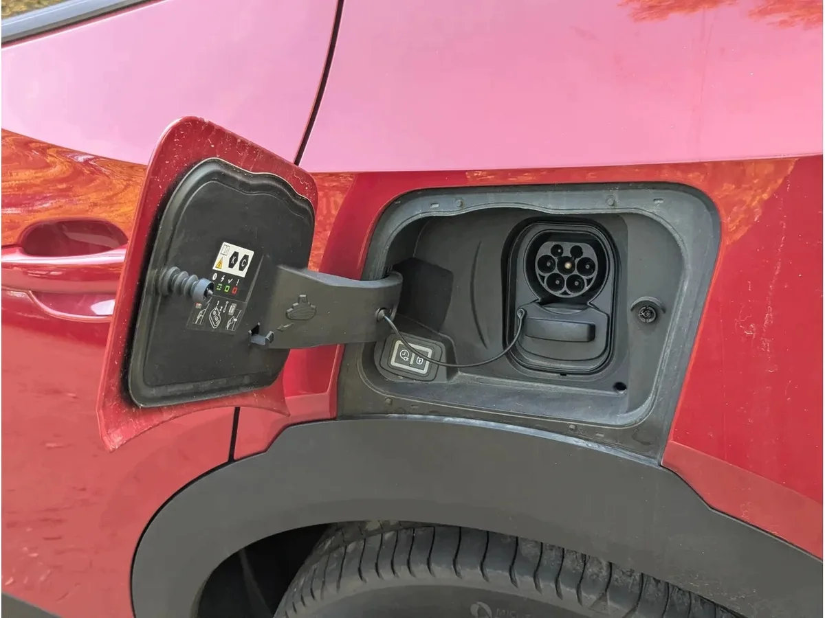 Vauxhall Mokka Ladeklappe Links B (P2QO) EPY image 3