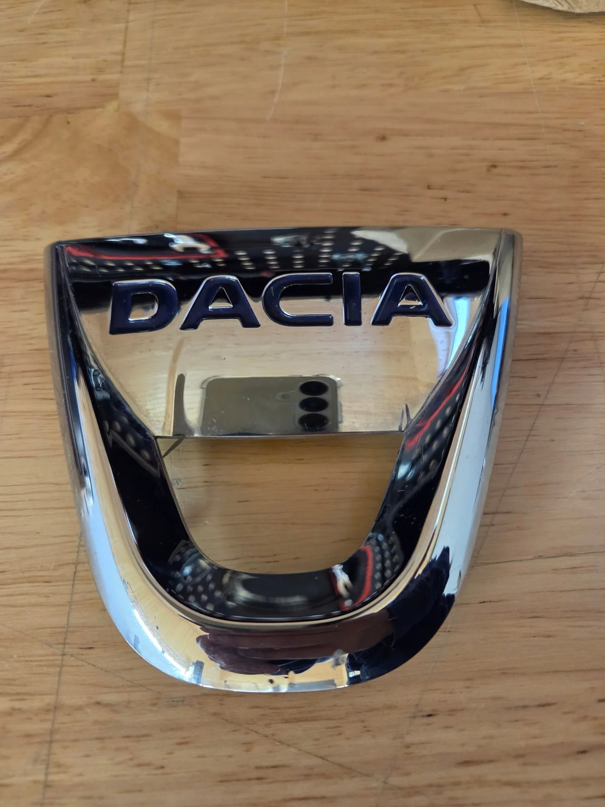 DACIA DUSTER I Embleemi 908894079R Käytetty