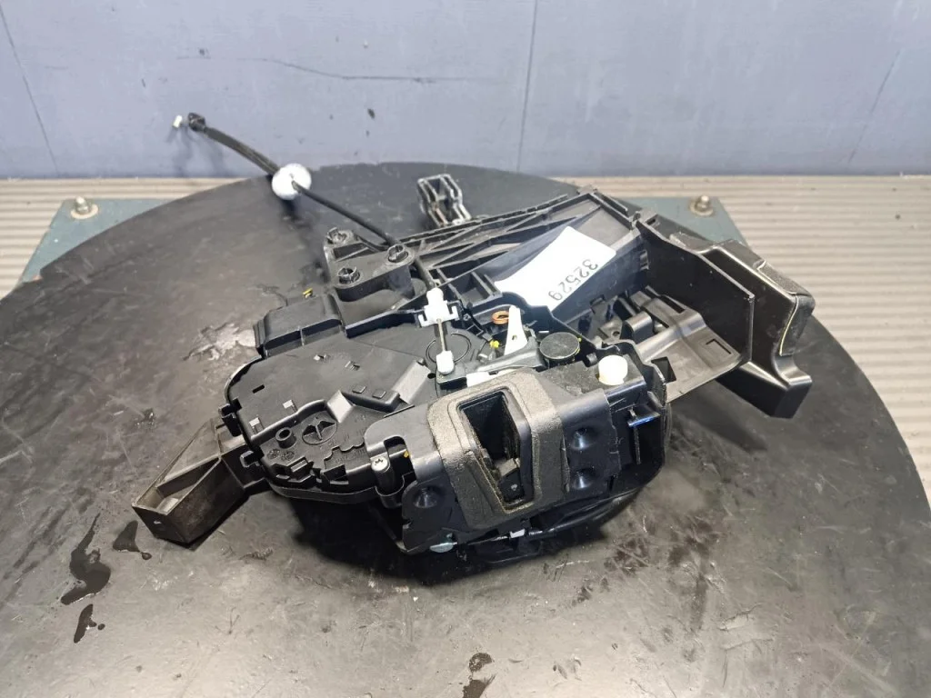 Ford Kuga Mk1 Türschloss hinten rechts image 4